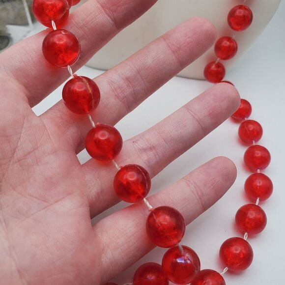 Cherry bombshell red beaded necklace - Picture 4 of 4